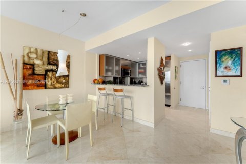 Condo in Miami Beach, Florida, 1 bedroom № 2075240 - photo 8