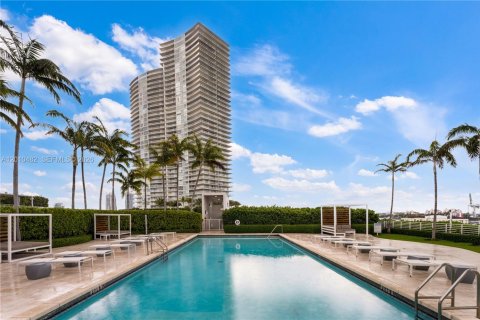 Condo in Miami Beach, Florida, 1 bedroom № 2075240 - photo 22