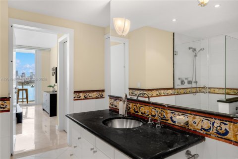 Condo in Miami Beach, Florida, 1 bedroom № 2075240 - photo 13