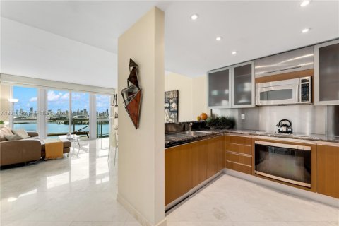 Condo in Miami Beach, Florida, 1 bedroom № 2075240 - photo 2