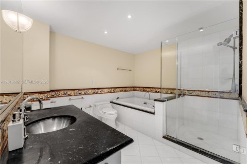 Condo in Miami Beach, Florida, 1 bedroom № 2075240 - photo 12