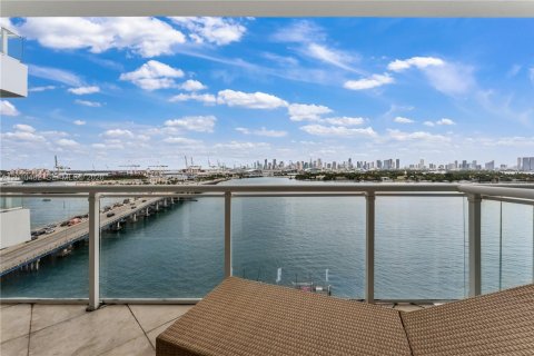 Condo in Miami Beach, Florida, 1 bedroom № 2075240 - photo 16