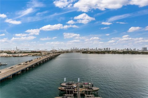 Condo in Miami Beach, Florida, 1 bedroom № 2075240 - photo 20
