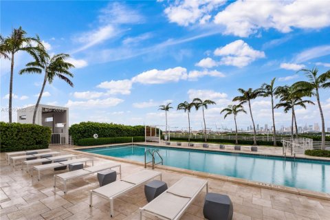 Condo in Miami Beach, Florida, 1 bedroom № 2075240 - photo 25