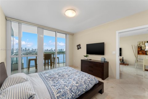 Condo in Miami Beach, Florida, 1 bedroom № 2075240 - photo 11