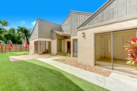 Villa ou maison à louer à Miami, Floride: 3 chambres, 117.24 m2 № 2007519 - photo 16