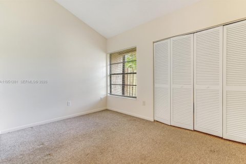 Villa ou maison à louer à Miami, Floride: 3 chambres, 117.24 m2 № 2007519 - photo 10