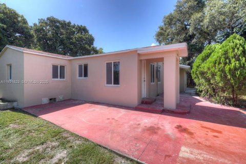 Снять в аренду виллу или дом в Майами, Флорида 3 спальни, 97.27м2, № 2034608 - фото 25