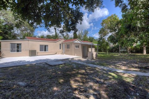 Снять в аренду виллу или дом в Майами, Флорида 3 спальни, 97.27м2, № 2034608 - фото 19