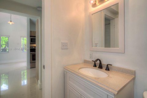 Снять в аренду виллу или дом в Майами, Флорида 3 спальни, 97.27м2, № 2034608 - фото 23