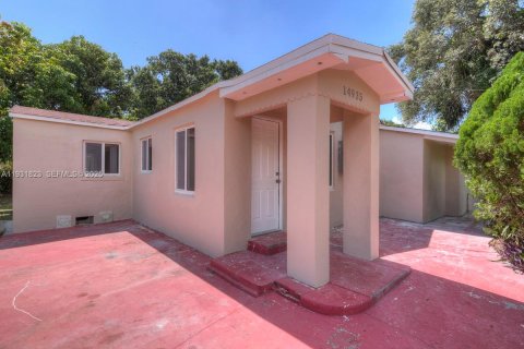 Снять в аренду виллу или дом в Майами, Флорида 3 спальни, 97.27м2, № 2034608 - фото 2