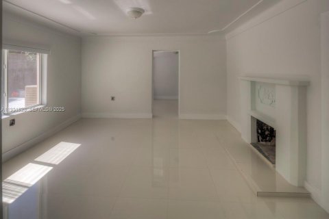 Снять в аренду виллу или дом в Майами, Флорида 3 спальни, 97.27м2, № 2034608 - фото 16