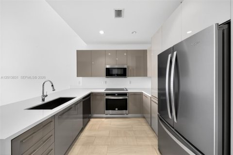 Condo in Sunrise, Florida, 1 bedroom № 2182011 - photo 5