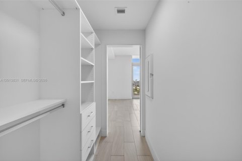 Condo in Sunrise, Florida, 1 bedroom № 2182011 - photo 20