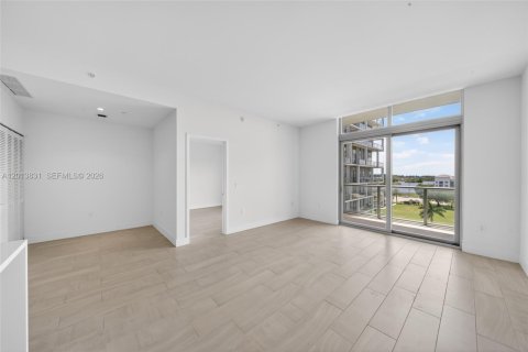 Condo in Sunrise, Florida, 1 bedroom № 2182011 - photo 13