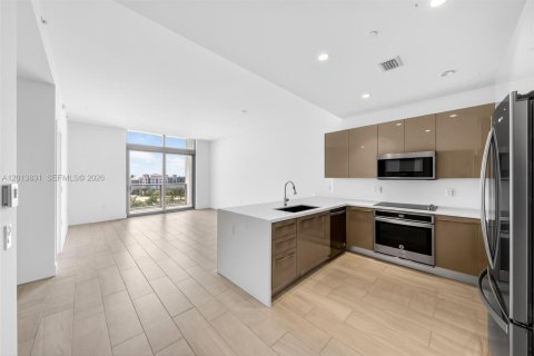 Condo in Sunrise, Florida, 1 bedroom № 2182011 - photo 2