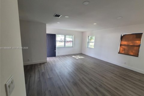 Купить виллу или дом в Майами-Гарденс, Флорида 3 спальни, 115.66м2, № 1988369 - фото 6