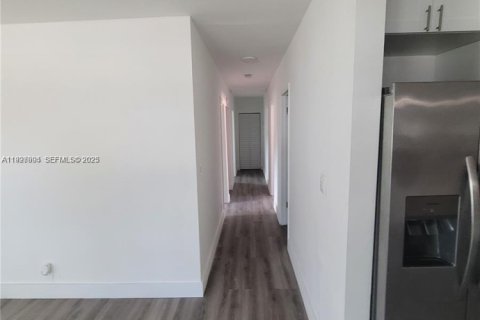 Купить виллу или дом в Майами-Гарденс, Флорида 3 спальни, 115.66м2, № 1988369 - фото 5