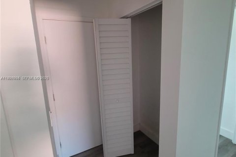 Купить виллу или дом в Майами-Гарденс, Флорида 3 спальни, 115.66м2, № 1988369 - фото 12