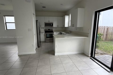 Touwnhouse à louer à Homestead, Floride: 3 chambres, 162.58 m2 № 1927897 - photo 8