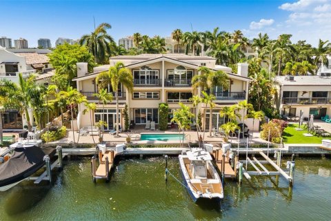 Townhouse in Fort Lauderdale, Florida 4 bedrooms, 299.7 sq.m. № 1744039 - photo 3
