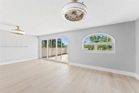 Townhouse in Fort Lauderdale, Florida 4 bedrooms, 299.7 sq.m. № 1744039 - photo 26