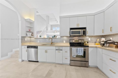 Townhouse in Fort Lauderdale, Florida 4 bedrooms, 299.7 sq.m. № 1744039 - photo 11