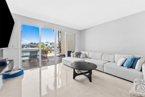 Townhouse in Fort Lauderdale, Florida 4 bedrooms, 299.7 sq.m. № 1744039 - photo 9