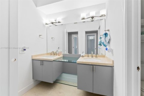 Townhouse in Fort Lauderdale, Florida 4 bedrooms, 299.7 sq.m. № 1744039 - photo 15