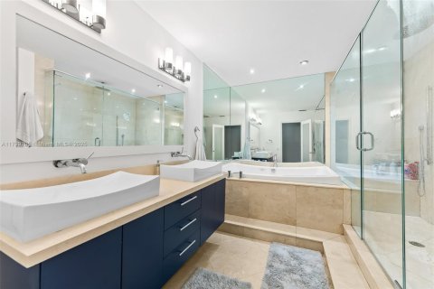 Townhouse in Fort Lauderdale, Florida 4 bedrooms, 299.7 sq.m. № 1744039 - photo 20