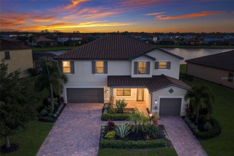 House in Lakewood Ranch, Florida 5 bedrooms, 304.91 sq.m. № 2317267