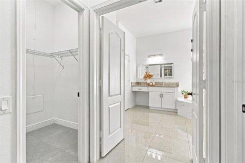Casa en venta en Land O' Lakes, Florida, 5 dormitorios, 281.68 m2 № 2427654 - foto 29