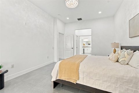 Casa en venta en Land O' Lakes, Florida, 5 dormitorios, 281.68 m2 № 2427654 - foto 27