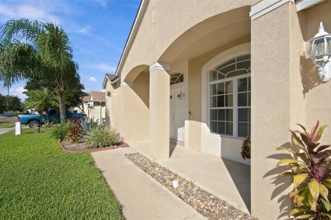 Casa en venta en Land O' Lakes, Florida, 5 dormitorios, 281.68 m2 № 2427654 - foto 8
