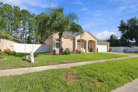 Casa en venta en Land O' Lakes, Florida, 5 dormitorios, 281.68 m2 № 2427654 - foto 2