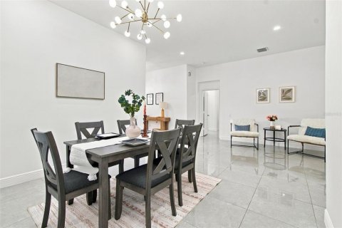 Casa en venta en Land O' Lakes, Florida, 5 dormitorios, 281.68 m2 № 2427654 - foto 19