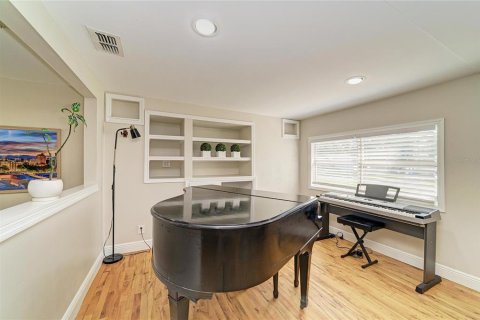 House in Saint Petersburg, Florida 2 bedrooms, 75.81 sq.m. № 2418663 - photo 18
