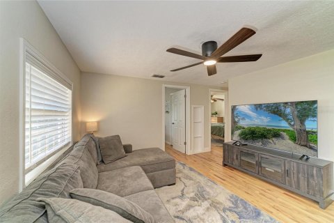 House in Saint Petersburg, Florida 2 bedrooms, 75.81 sq.m. № 2418663 - photo 15