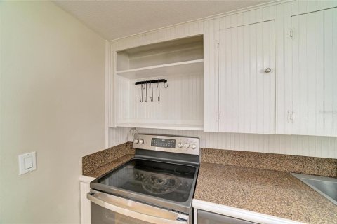 House in Saint Petersburg, Florida 2 bedrooms, 75.81 sq.m. № 2418663 - photo 21