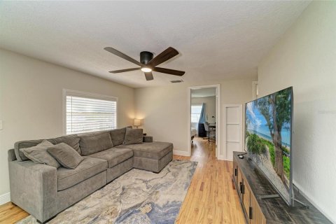 House in Saint Petersburg, Florida 2 bedrooms, 75.81 sq.m. № 2418663 - photo 16