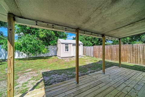 House in Saint Petersburg, Florida 2 bedrooms, 75.81 sq.m. № 2418663 - photo 13