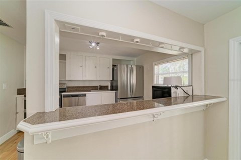 House in Saint Petersburg, Florida 2 bedrooms, 75.81 sq.m. № 2418663 - photo 6