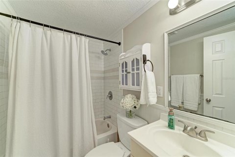 House in Saint Petersburg, Florida 2 bedrooms, 75.81 sq.m. № 2418663 - photo 11