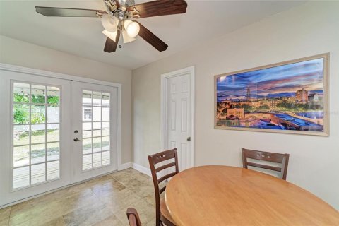 House in Saint Petersburg, Florida 2 bedrooms, 75.81 sq.m. № 2418663 - photo 8