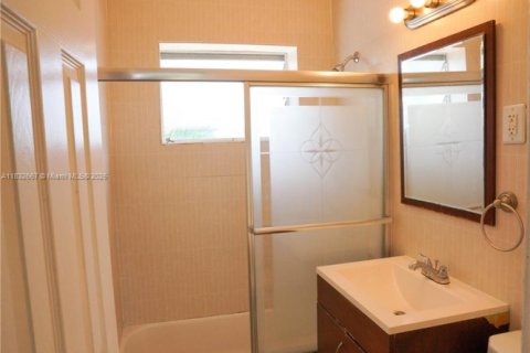 Commercial property in Miami Beach, Florida 532.33 sq.m. № 1989562 - photo 30