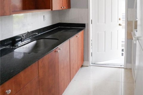 Commercial property in Miami Beach, Florida 532.33 sq.m. № 1989562 - photo 16