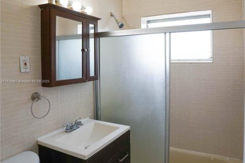 Commercial property in Miami Beach, Florida 532.33 sq.m. № 1989562 - photo 21