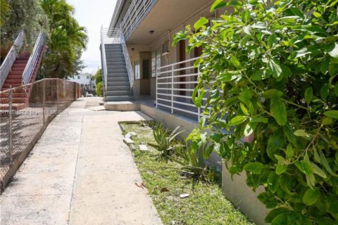 Commercial property in Miami Beach, Florida 532.33 sq.m. № 1989562 - photo 9