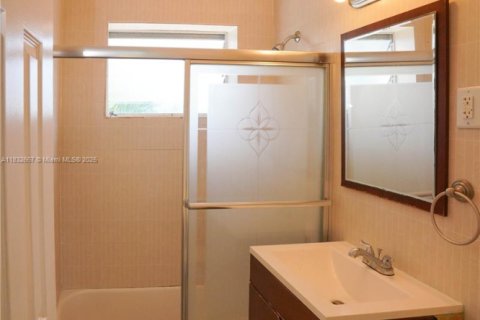 Commercial property in Miami Beach, Florida 532.33 sq.m. № 1989562 - photo 29