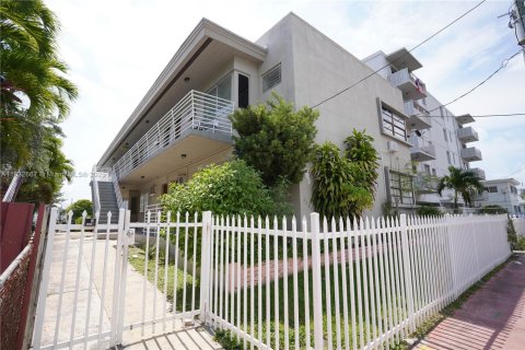 Commercial property in Miami Beach, Florida 532.33 sq.m. № 1989562 - photo 10